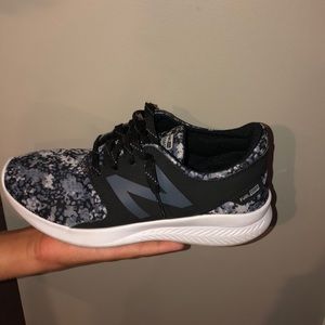 boys new balance sneakers, look brand new